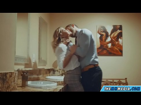 ❤️ Meta blonda busty seduces f'kamra tal-banju pubbliku ❤❌ Porno vk fil-porn mt.shufflesex.ru ️❤